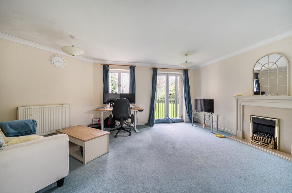 Additional image 2 of 2 bed flat for saleThe Dell, Southampton, Hampshire SO15