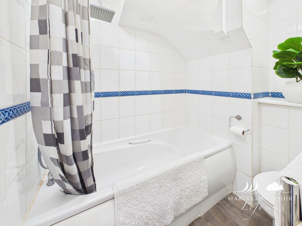 Additional image 22 of 4 bed town house for saleNewlyn Way, Port Solent PO6