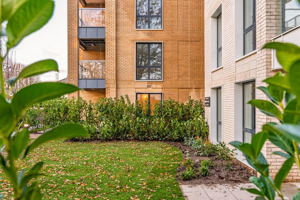 Additional image 18 of 2 bed flat for sale35 Lindfield Place, Worthing BN11