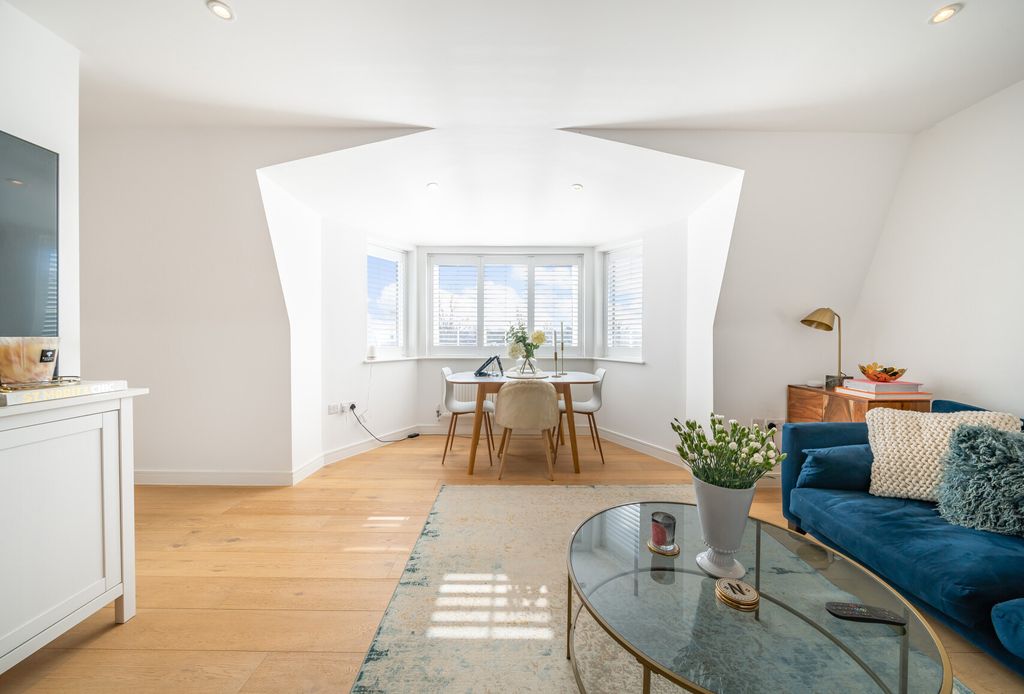 Additional image 2 of 2 bed flat for saleOrchard Court, The Avenue, Worcester Park KT4