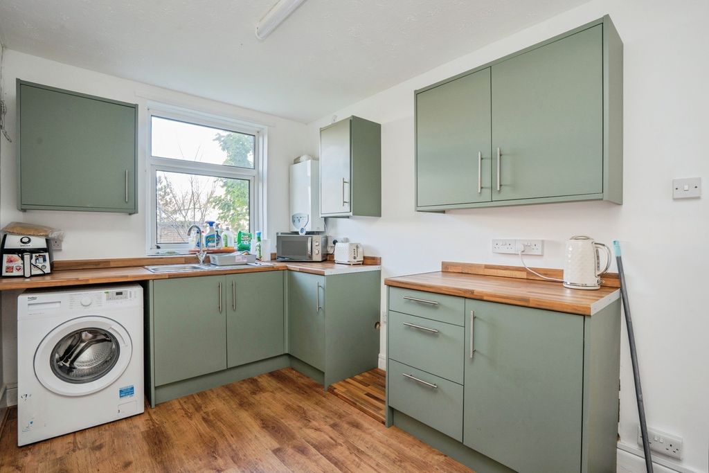 Additional image 3 of 1 bed flat for saleLondon Road, Portsmouth, Hampshire PO2