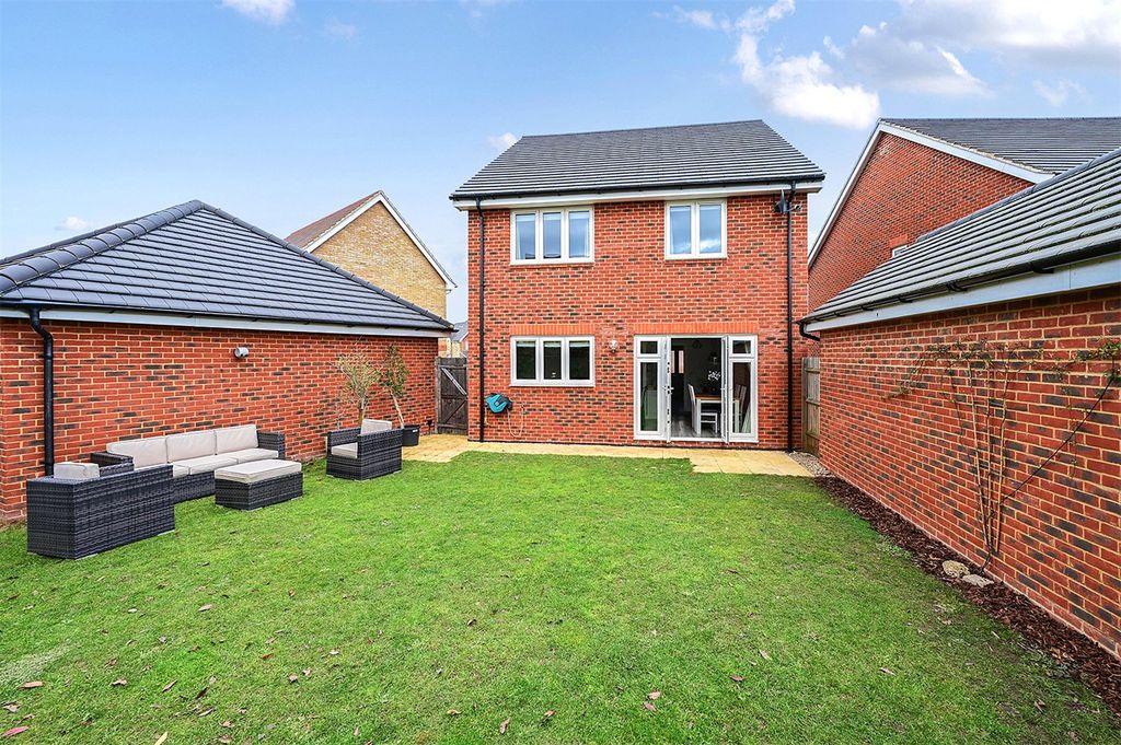 Additional image 20 of 4 bed detached house for saleBunch Grove, Yateley, Hampshire GU46