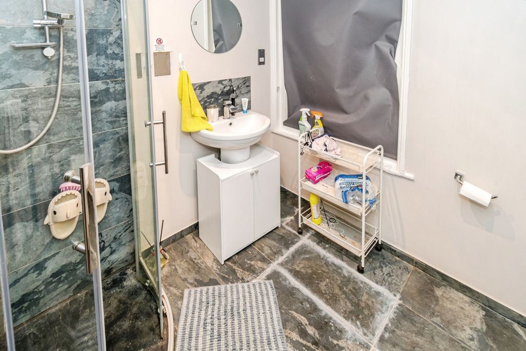 Additional image 11 of 3 bed semi-detached house for saleHill Lane, Southampton, Hampshire SO15