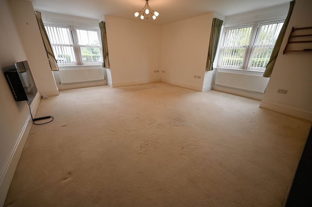 Additional image 2 of 2 bed flat for salePottle Walk, Wimborne BH21