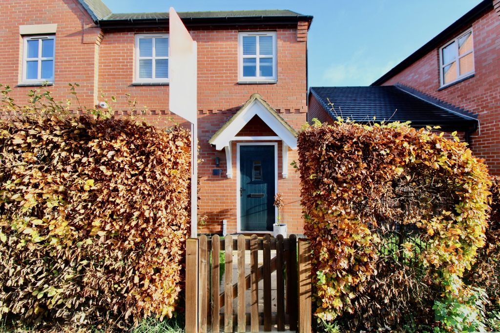 3 bed semi-detached house for saleHigh Street, Fleckney, Leicester, Leicestershire LE8