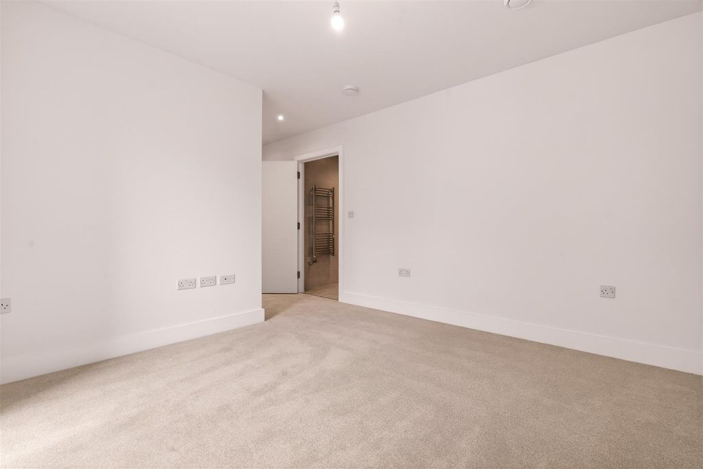 Additional image 7 of 2 bed flat for sale35 Lindfield Place, Worthing BN11