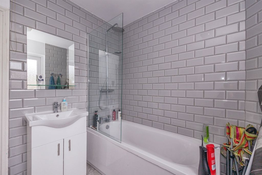 Additional image 8 of 2 bed flat for saleNorth End Avenue, Portsmouth PO2