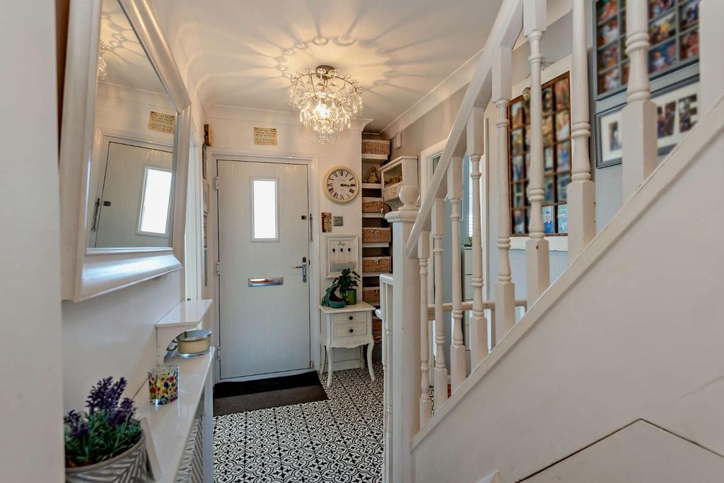 Additional image 16 of 5 bed detached house for saleFontmell Park, Ashford TW15
