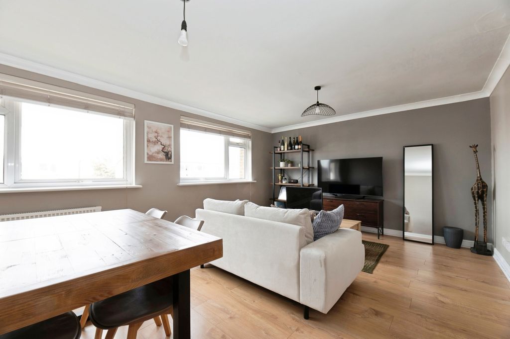 Additional image 2 of 2 bed flat for saleIdmiston Road, Worcester Park KT4