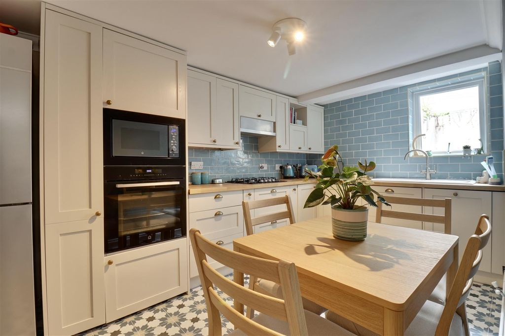 Additional image 4 of 2 bed flat for saleClarence Parade, Southsea PO5