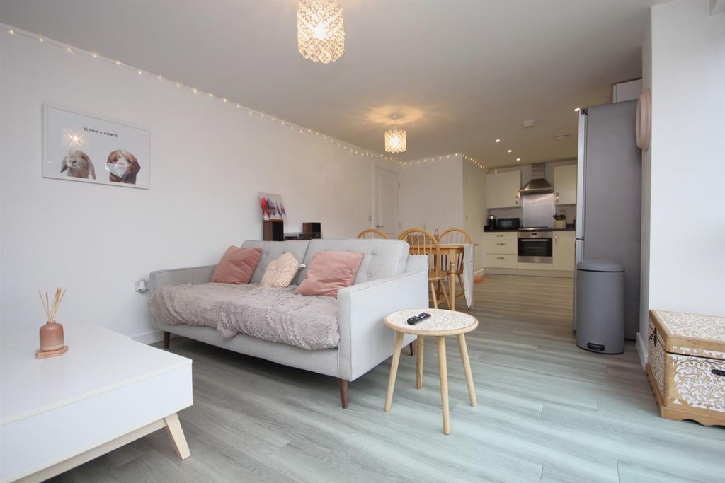 Additional image 3 of 2 bed maisonette for saleClaypit Copse, Bursledon, Southampton SO31