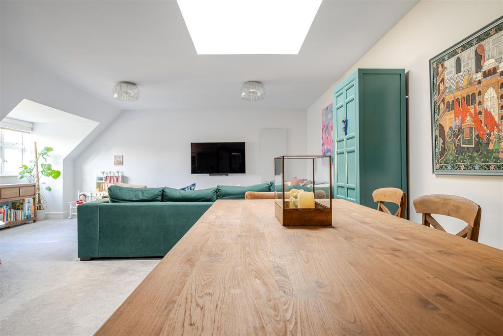 Additional image 8 of 2 bed flat for saleLanden House, Rectory Road Wokingham, Berkshire RG40