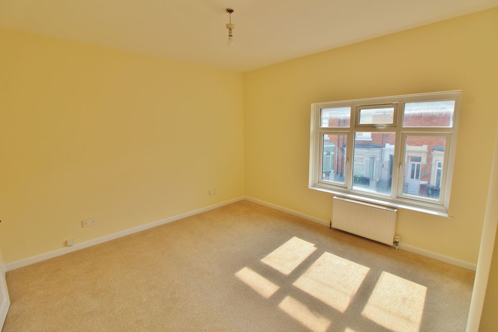 2 bed terraced house for saleSeafield Road, Copnor PO3 photo 4