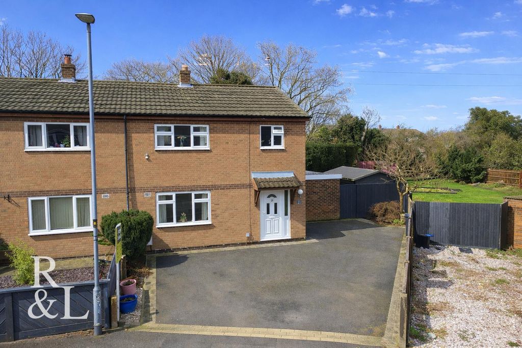 3 bed semi-detached house for saleCoronation Avenue, Moira DE12