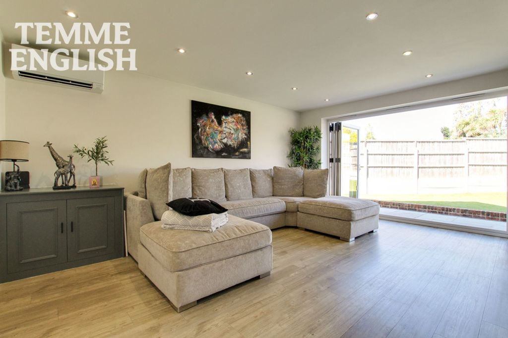 Additional image 10 of 3 bed detached bungalow for saleJersey Gardens, Wickford SS11