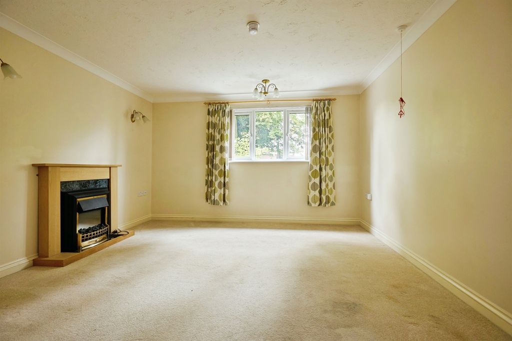 Additional image 3 of 2 bed flat for saleBarnaby Mead, Gillingham SP8