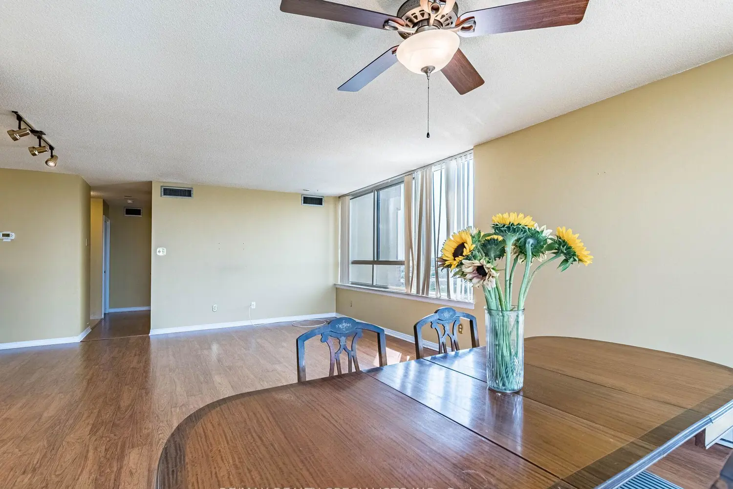 Additional image 6 of 880 Dundas Street 1002