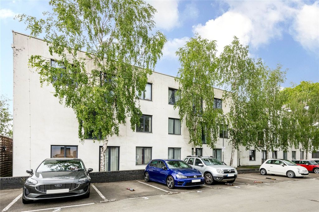 1 bed flat for saleGodstone Road, Whyteleafe, Surrey CR3