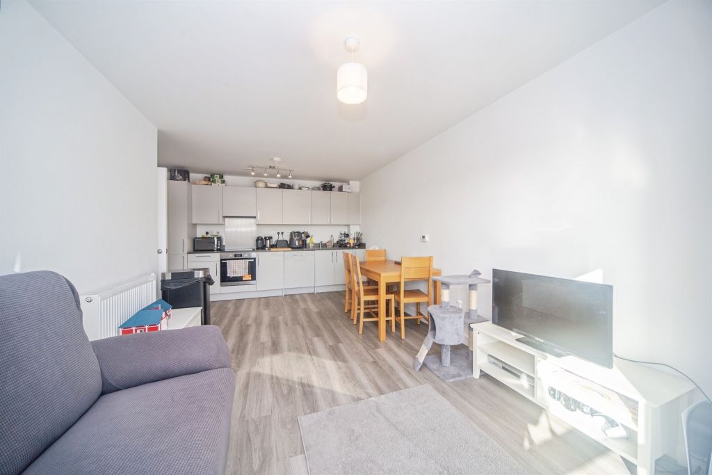 Additional image 6 of 2 bed flat for saleJohn Thornycroft Road, Southampton SO19
