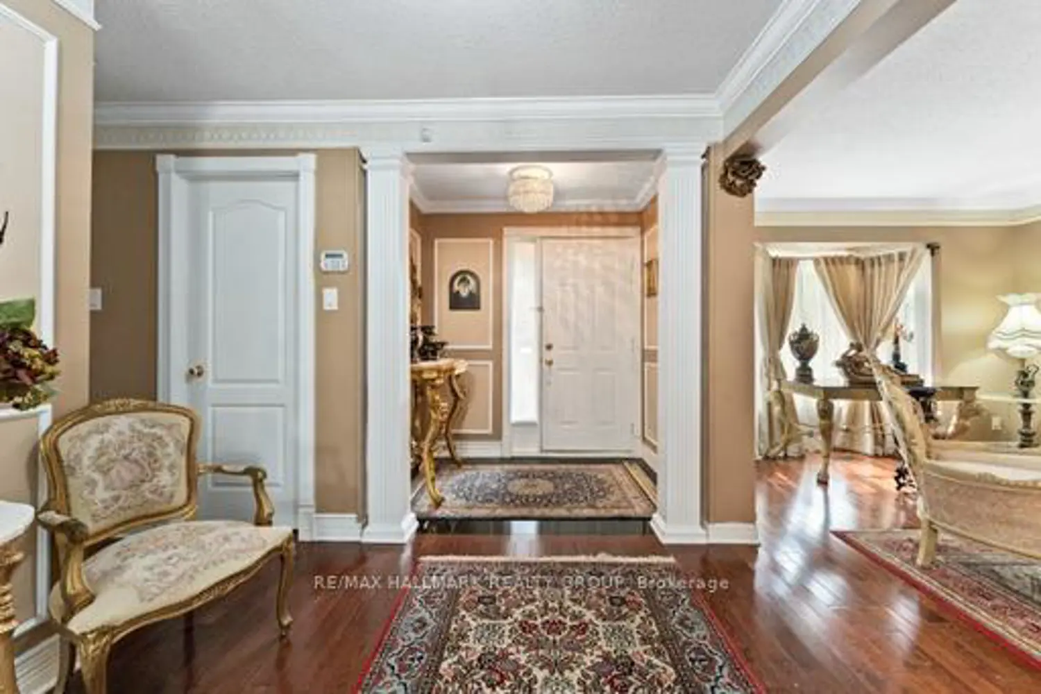 160 Sai Crescent photo 3
