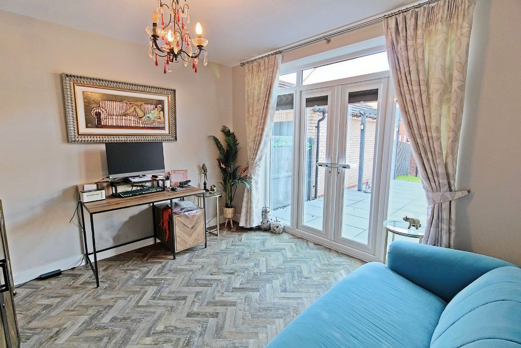 5 bed detached house for saleWindsor Way, Broughton Astley LE9 photo 4