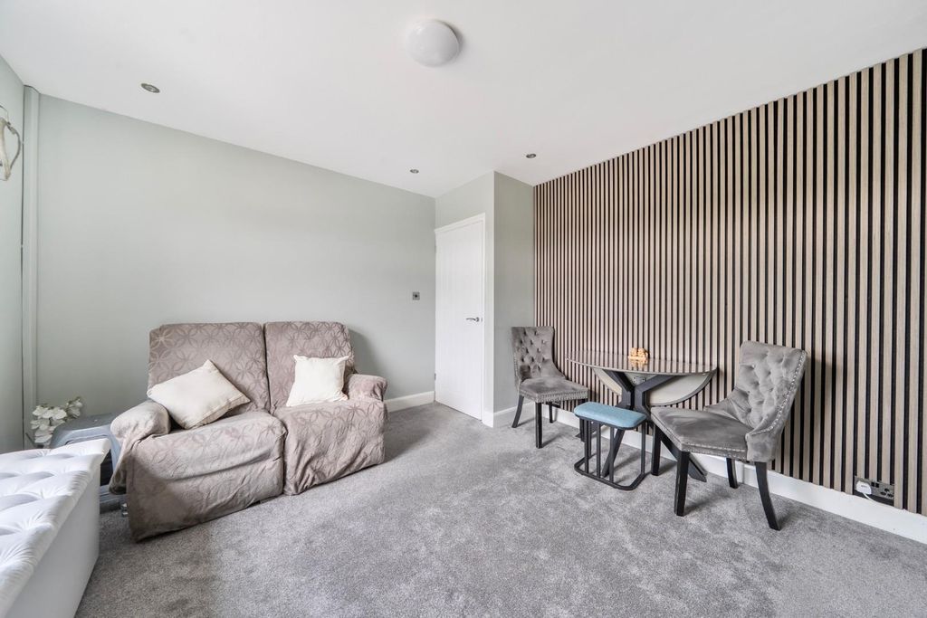 Additional image 3 of 2 bed flat for saleChilde Square, Portsmouth PO2