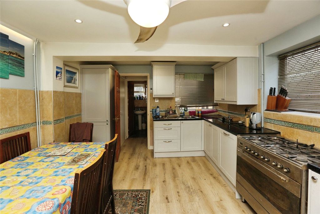 2 bed semi-detached house for saleCommercial Street, Southampton, Hampshire SO18 photo 2