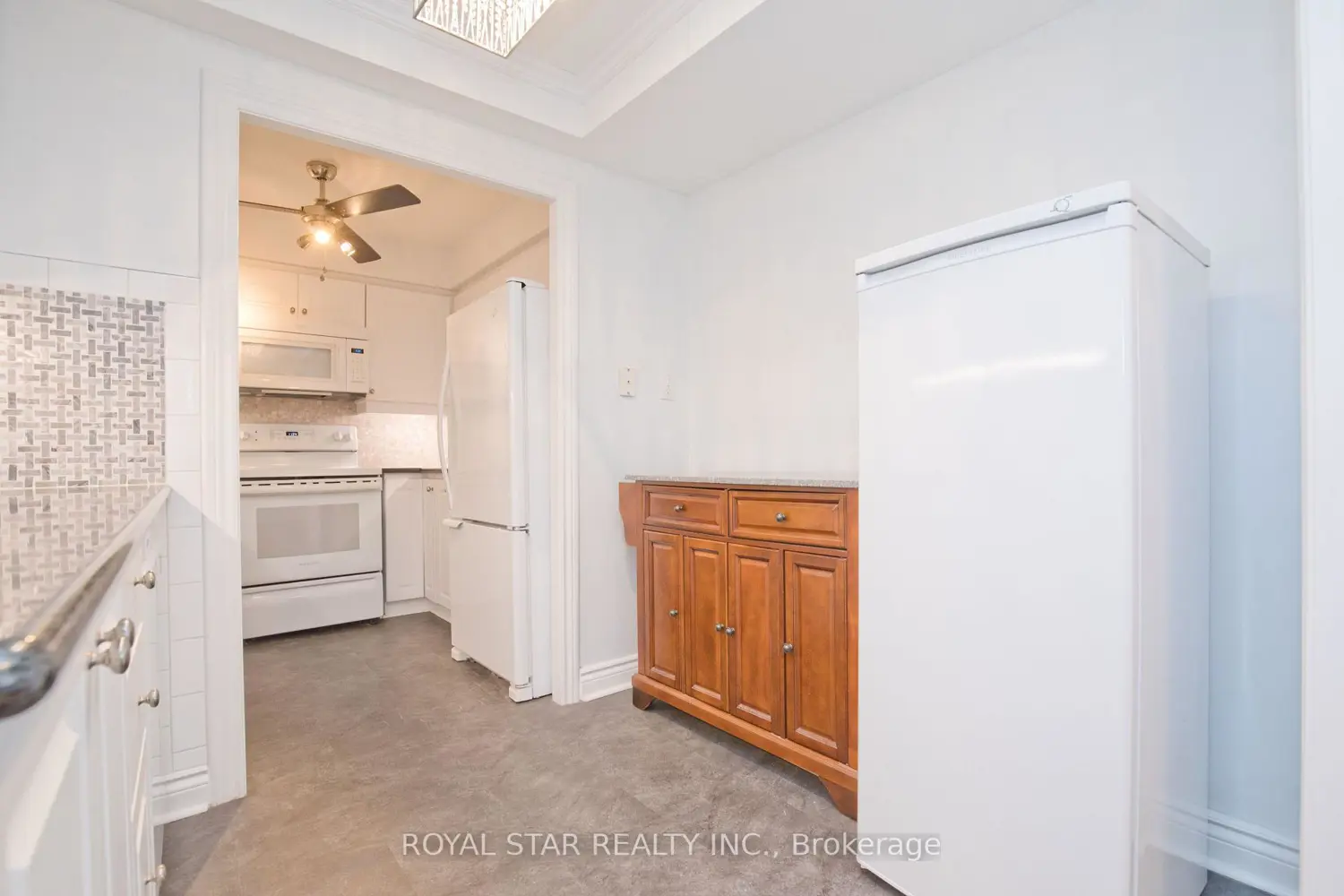 Additional image 4 of 1535 Lakeshore Road 1607