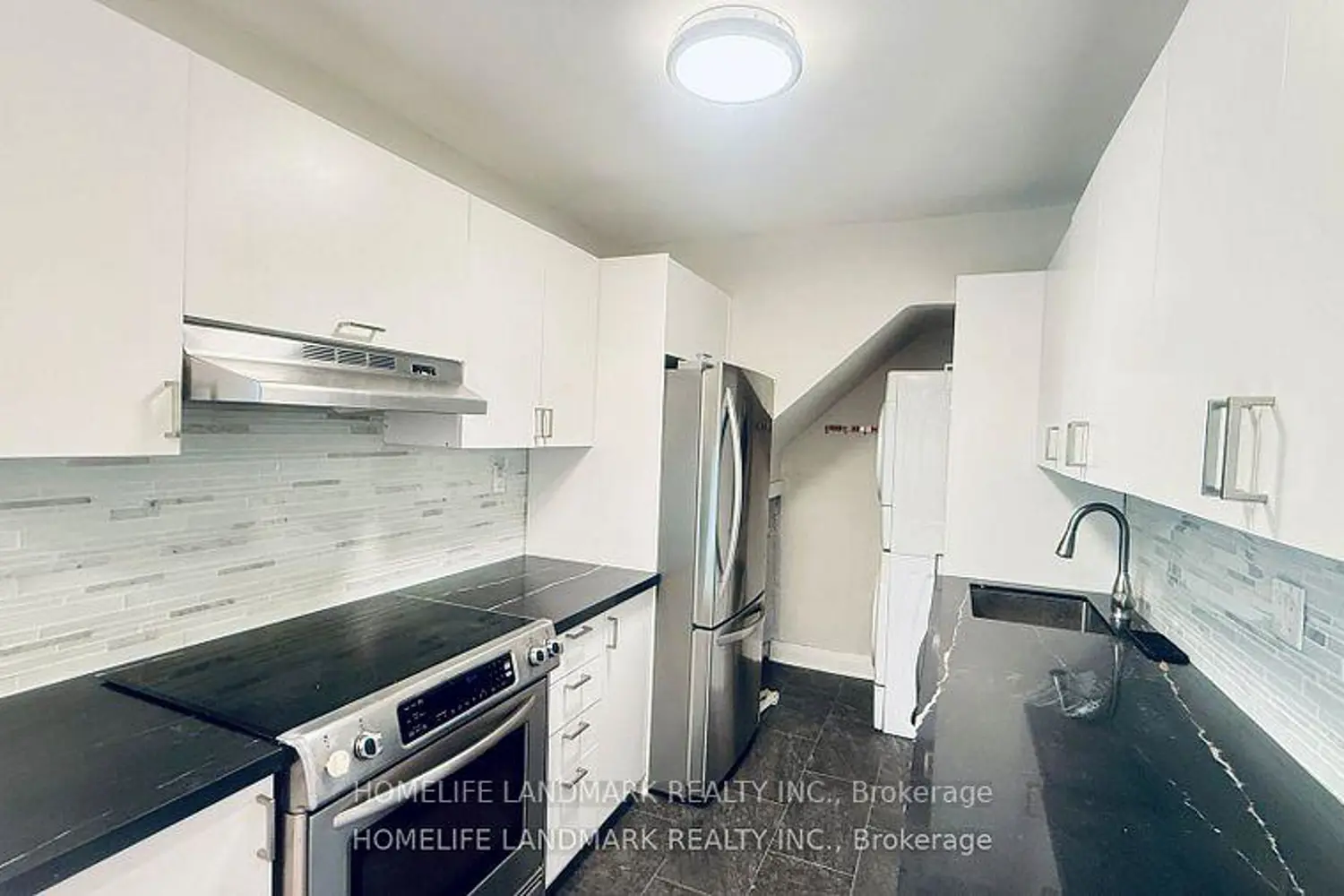 Additional image 8 of 5879 Bathurst Street 213