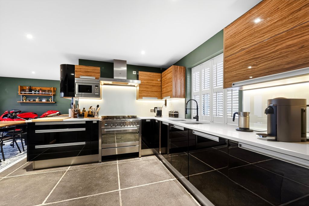 Additional image 3 of 3 bed detached house for saleStarnham Road, Witney OX29