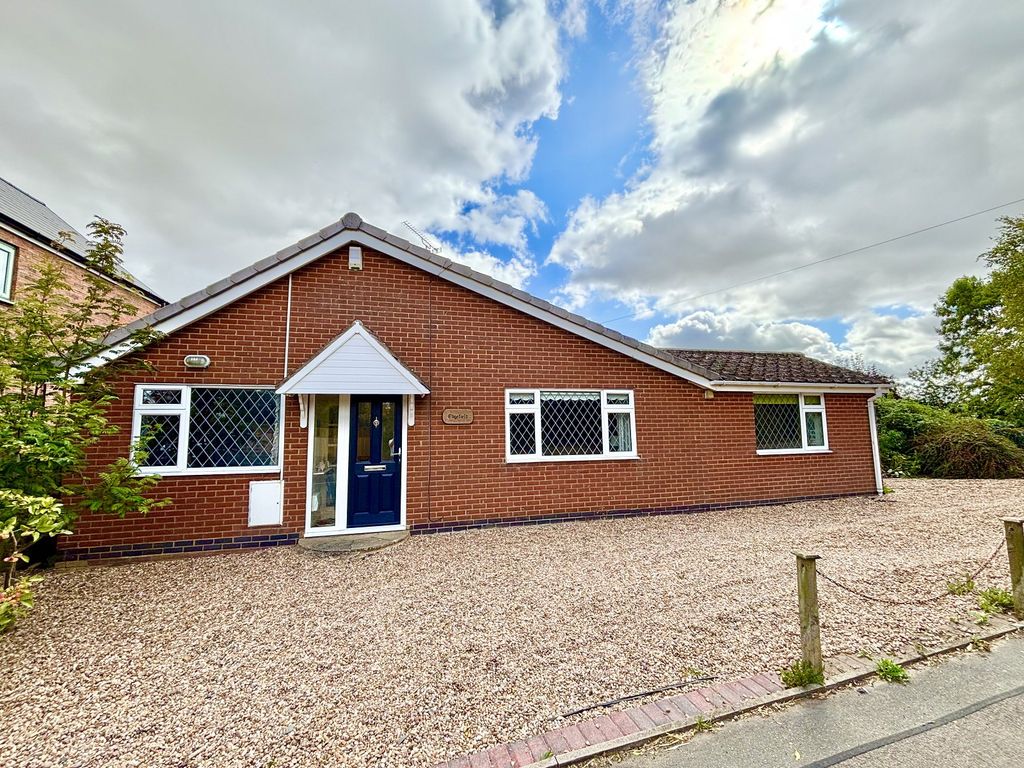 3 bed detached bungalow for saleMain Road, Claybrooke Magna, Lutterworth, Leicestershire. LE17
