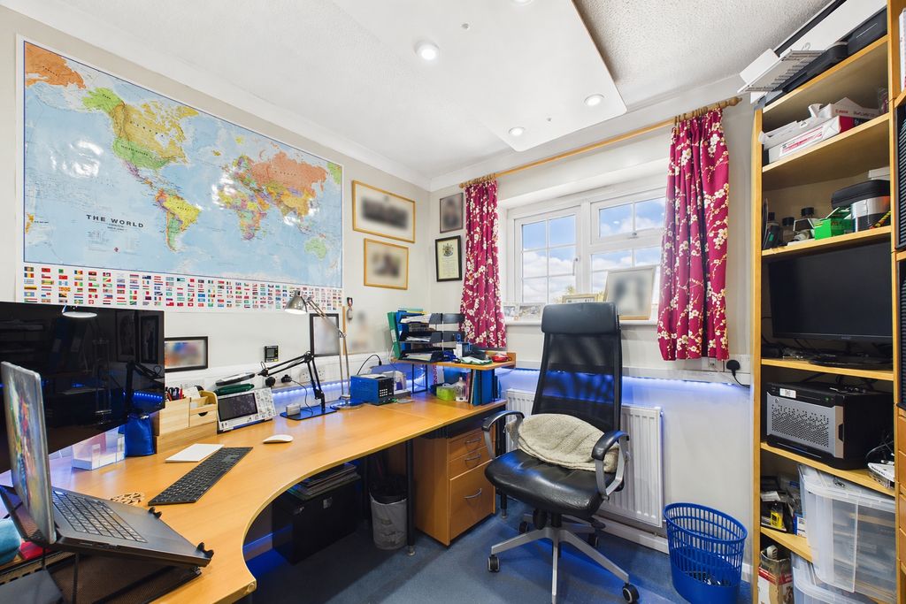 Additional image 12 of 4 bed detached house for saleChristie Walk, Yateley, Hampshire GU46
