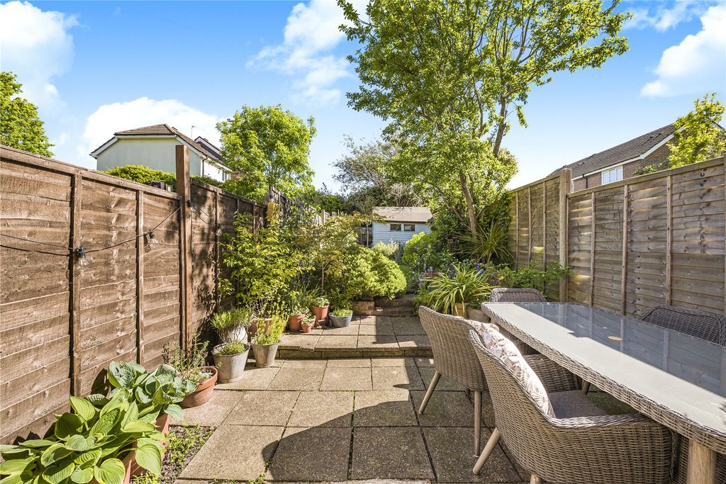 Additional image 14 of 2 bed terraced house for saleVictoria Road, Knaphill, Woking GU21