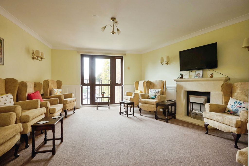 Additional image 14 of 2 bed flat for saleBarnaby Mead, Gillingham SP8