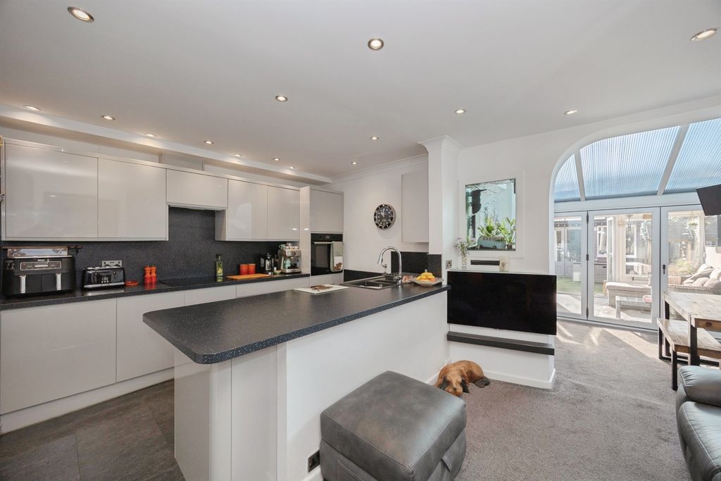 Additional image 2 of 4 bed terraced house for saleMeon Road, Southsea PO4