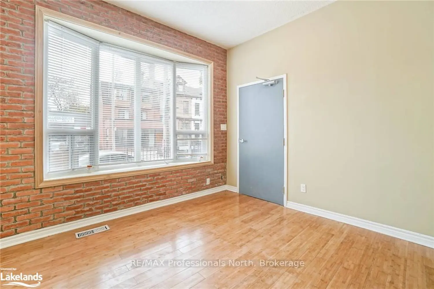 Additional image 2 of 214 Gerrard Street