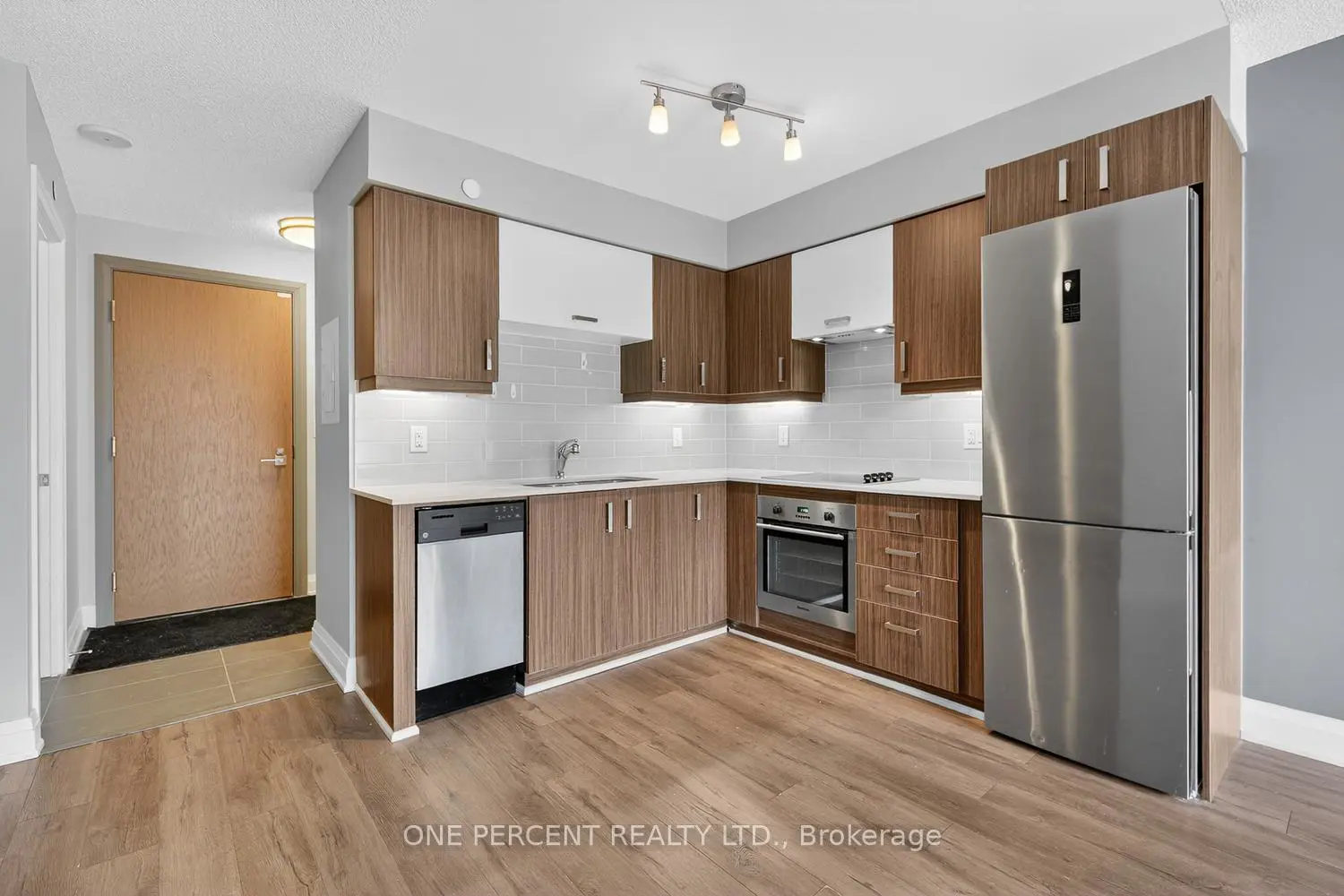 18 Uptown Drive 705 photo 4