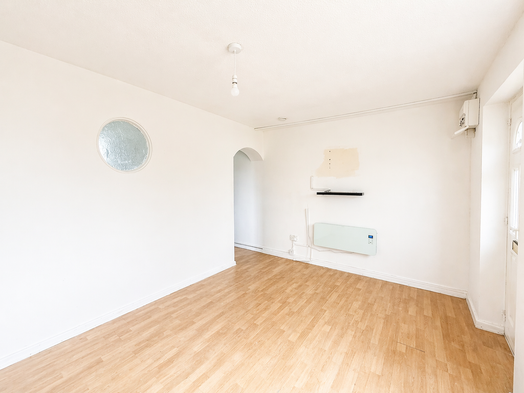 1 bed flat for saleLyle Close, Leicester LE4 photo 3