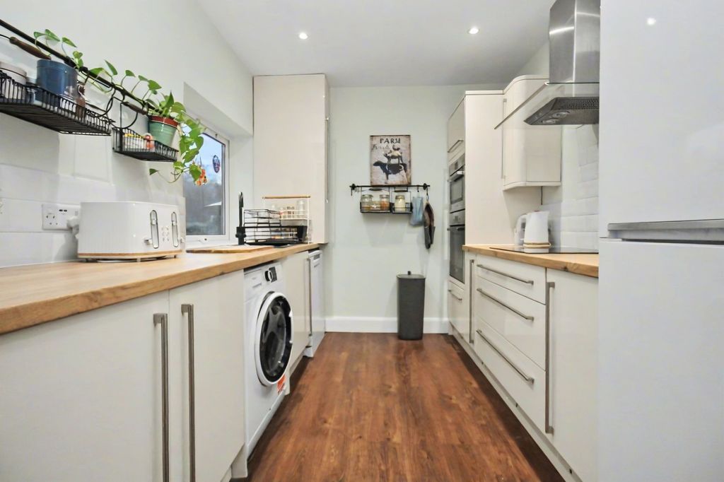 2 bed semi-detached house for saleBotany Bay Road, Sholing SO19