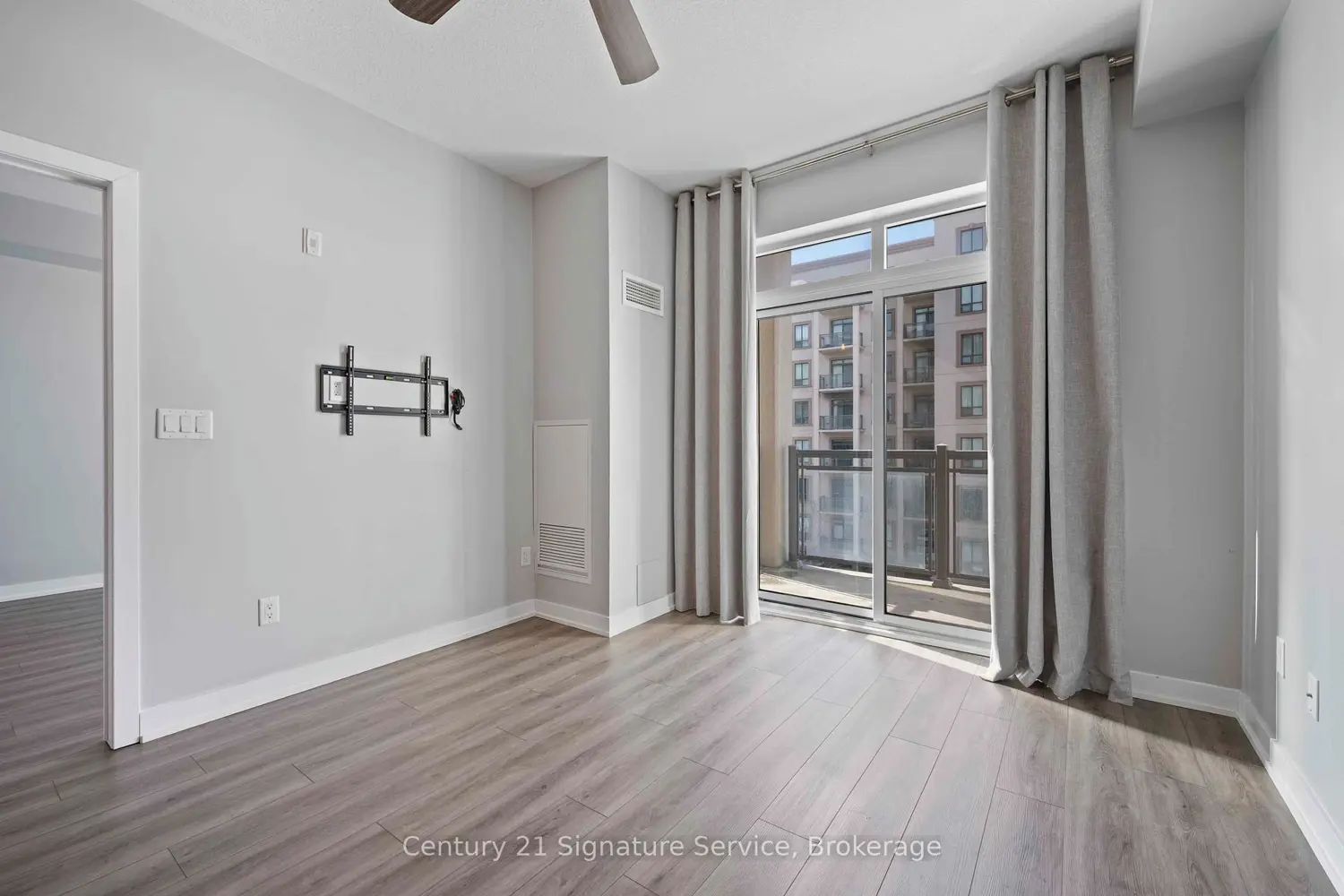 Additional image 13 of 2486 Old Bronte Road 405