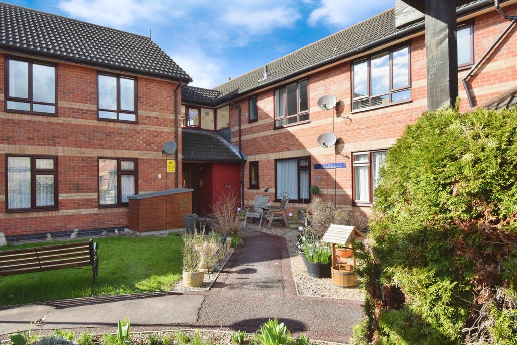 1 bed flat for saleJasmine Court, Wigston, Leicestershire LE18