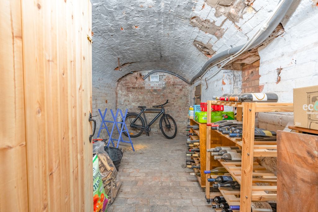 Additional image 34 of 4 bed semi-detached house for saleHeron Lodge, London Road, Worcester WR5
