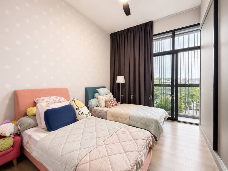131 Holland Road photo 2