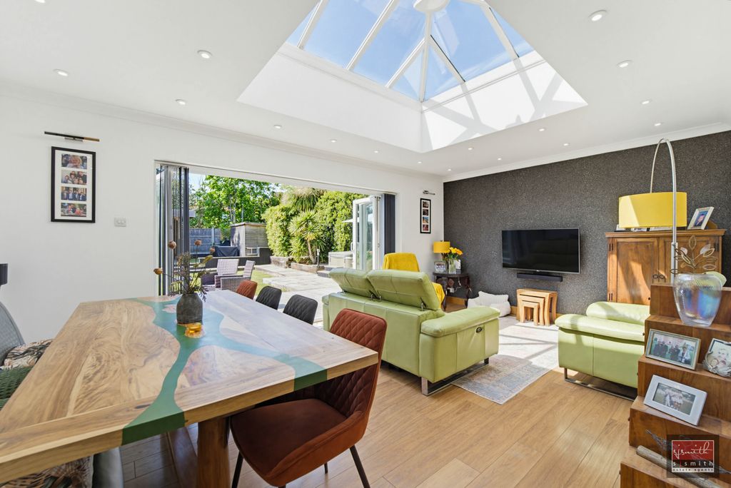 Additional image 2 of 4 bed detached house for saleFontmell Close, Ashford TW15