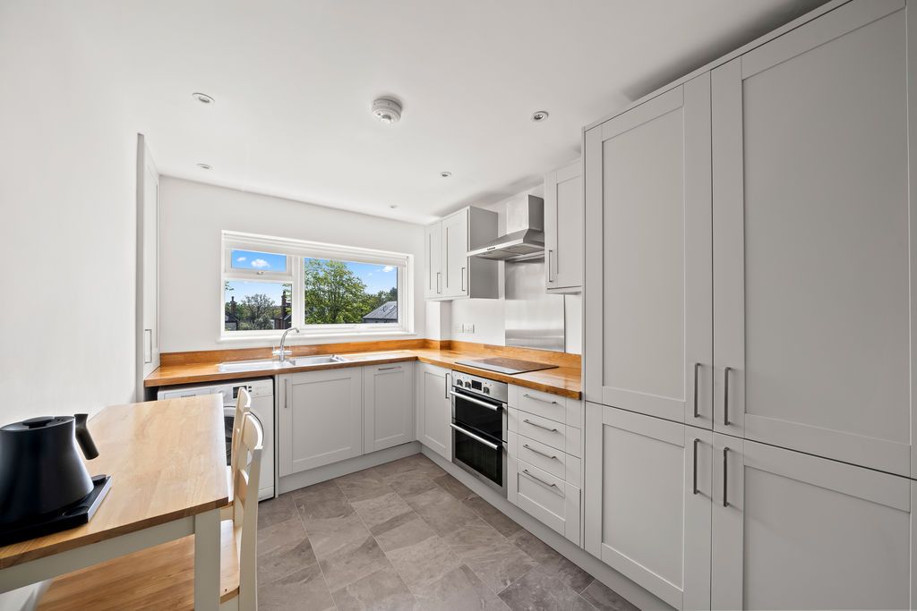 Additional image 6 of 2 bed flat for saleThe Avenue, Worcester Park KT4