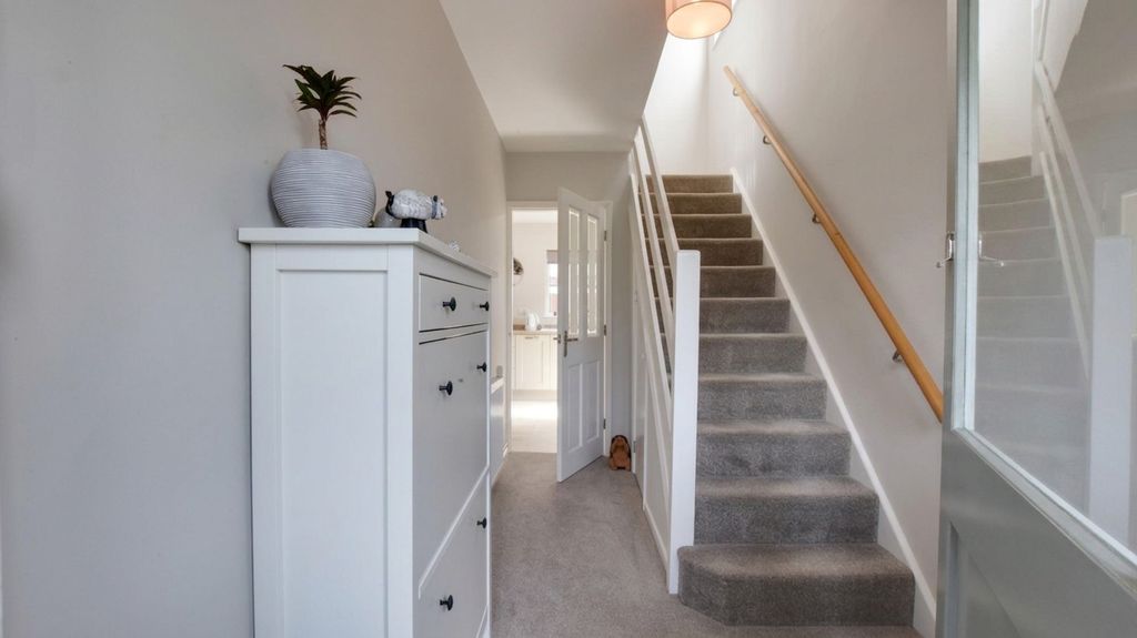 Additional image 6 of 3 bed semi-detached house for saleCoombe Rise, Oadby, Leicester LE2