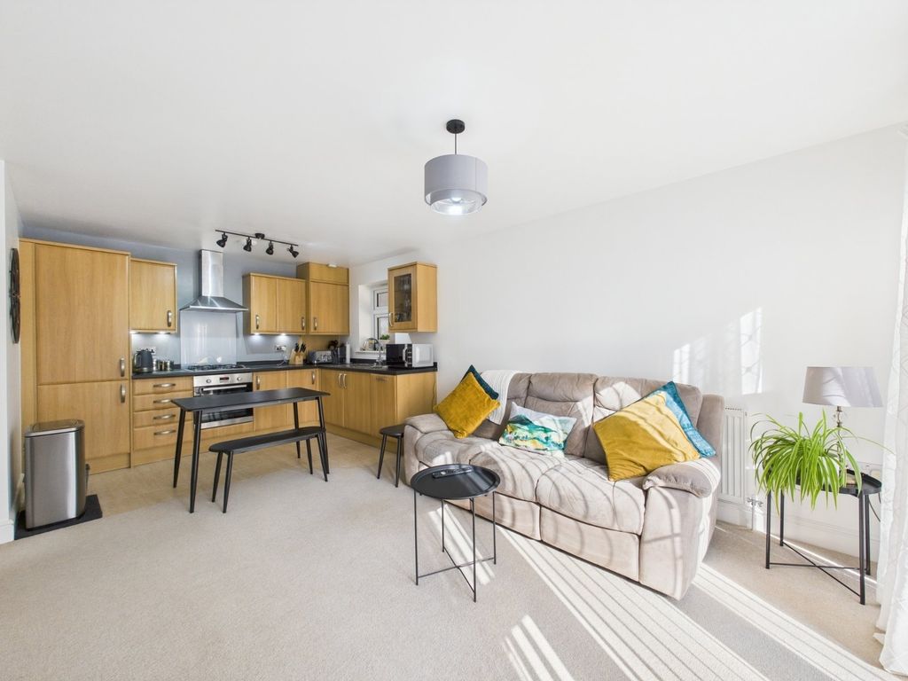 Additional image 13 of 2 bed flat for saleFerndale Road, Ashford, Surrey TW15