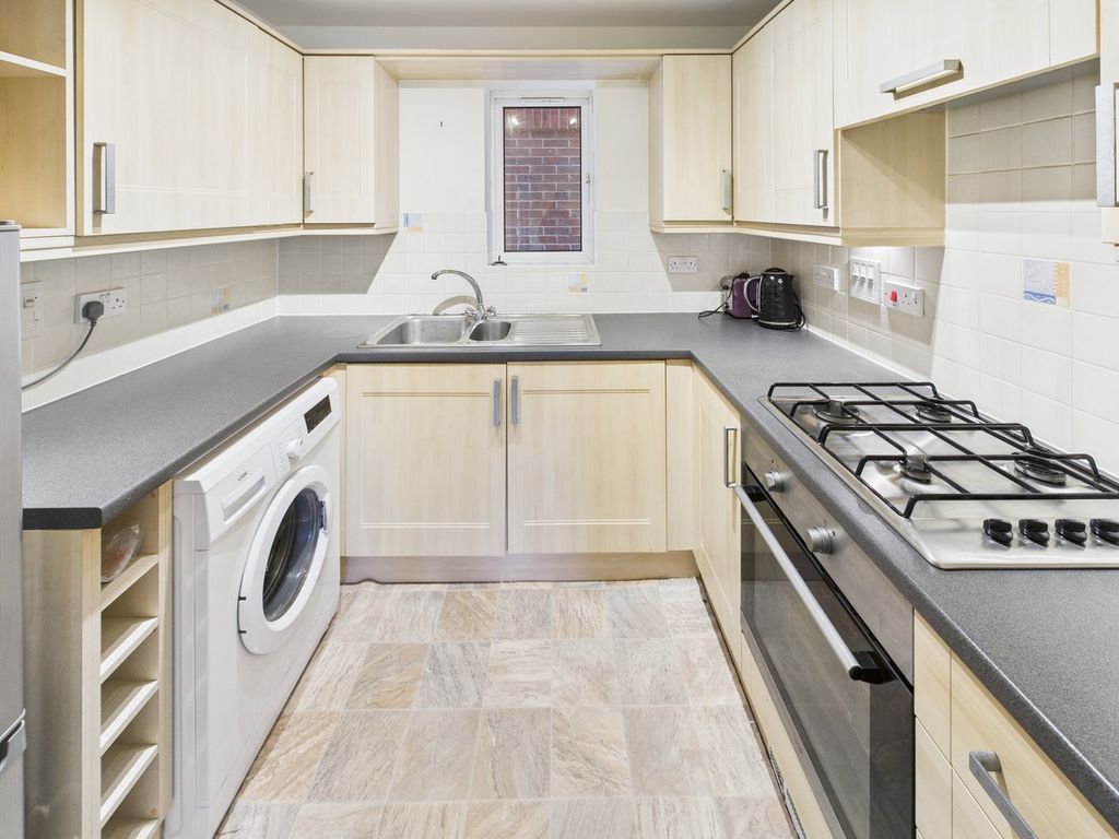 Additional image 5 of 2 bed flat for saleProvidence Hill, Bursledon, Southampton SO31