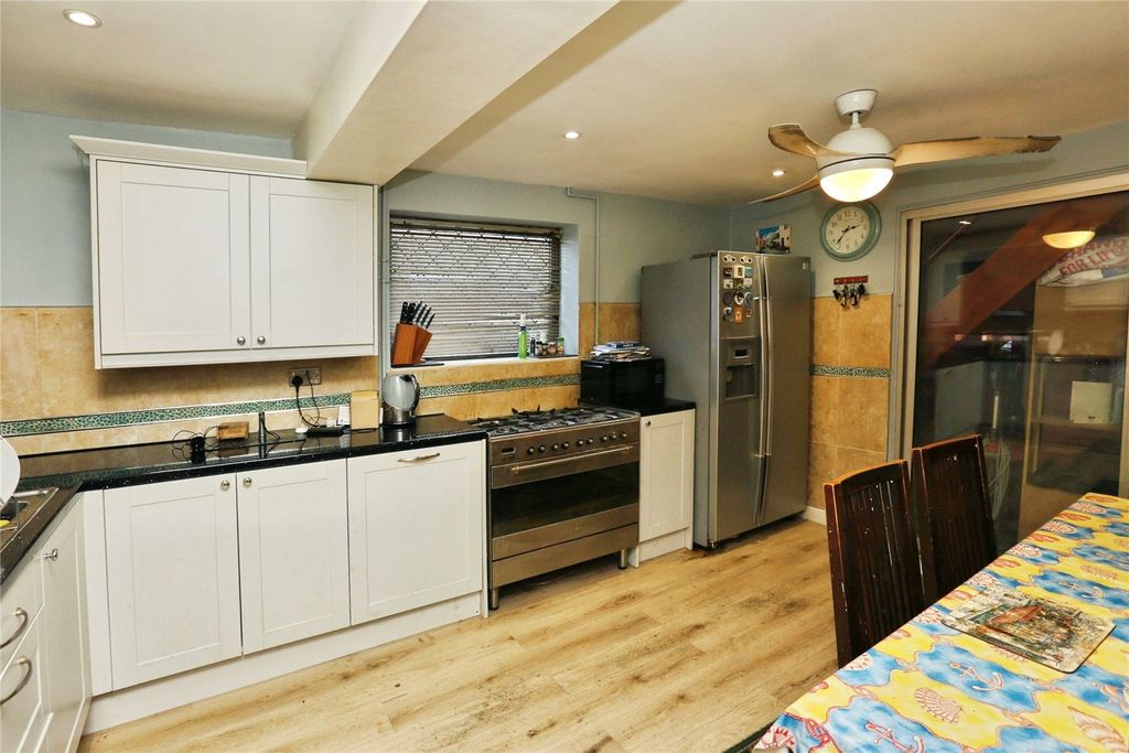 2 bed semi-detached house for saleCommercial Street, Southampton, Hampshire SO18 photo 3