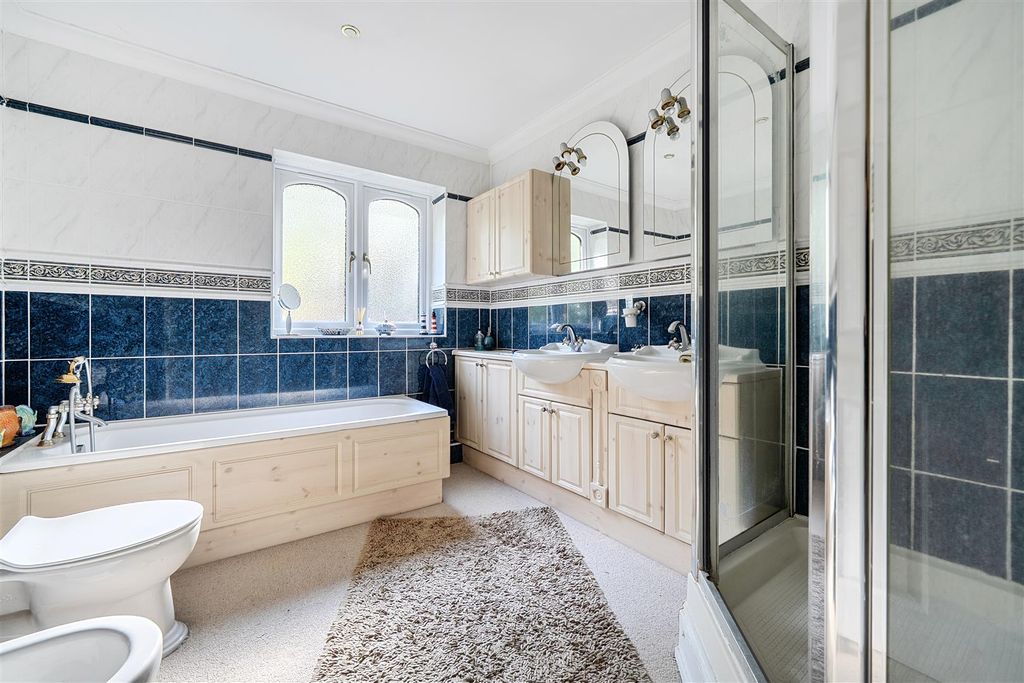 Additional image 12 of 5 bed detached house for saleWarren Lane, Finchampstead, Berkshire RG40
